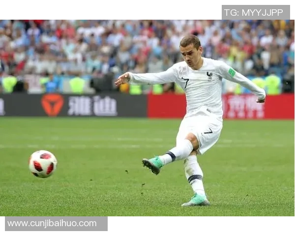 足球场上的微笑力量：那些戴假牙的明星球员故事